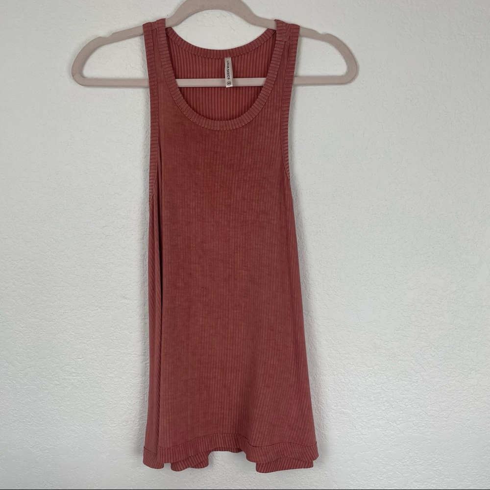 2 Free people crop tops 1 lulu’s tank